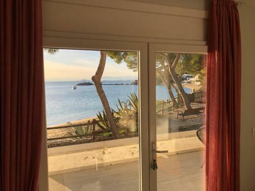 Villa Veur�s El Mar - Almadrava Beach House