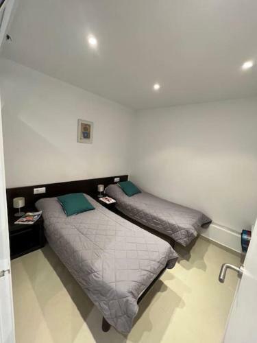 Apartamento Vue Sur La Plage De L'almadrava. Llen