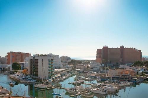 Apartamento �tico Cerca De La Playa Con Piscina - Roses