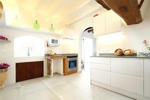Superb Pollensa Villa - 5 Bedrooms - Villa Fiorever - Mountainside Views - Pool Table