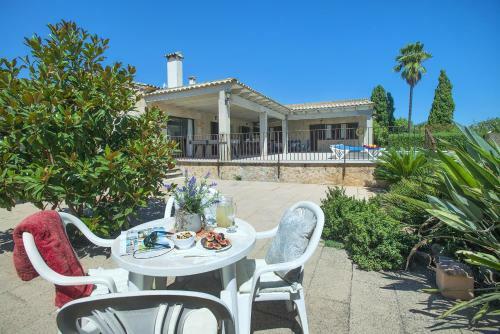Owl Booking Villa Santuiri - Exclusive Holidays