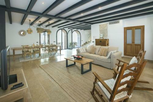 Owl Booking Villa Alvarez - Luxury Retreat
