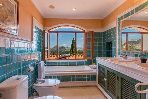 Townhouse With Pool And Mountain Views, Just 5 Min