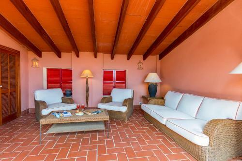 Townhouse With Pool And Mountain Views, Just 5 Min