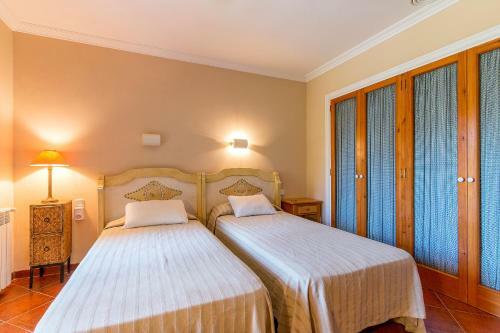 Townhouse With Pool And Mountain Views, Just 5 Min