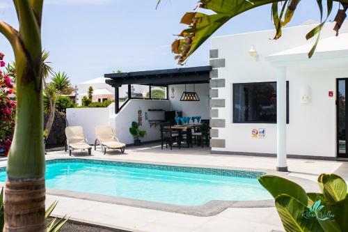 Gorgeous Newly Renovated 4-bedroom Villa!