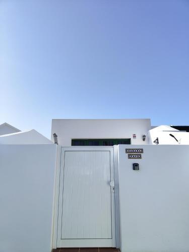 Private Apartment In A Great Location In Playa Blanca With Shared Pool
