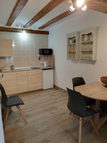 Centrally Located Two Bed Apartment In El Perell�
