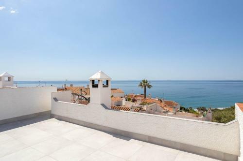 Wonderful House Just Above The Sea