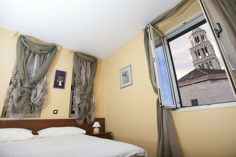 Hotel Peristil