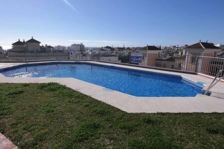 Amplio Apartamento Con Piscina Cerca De La Playa