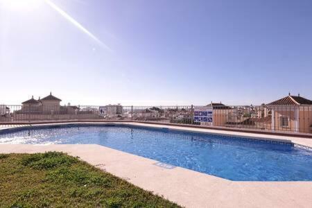 Amplio Apartamento Con Piscina Cerca De La Playa