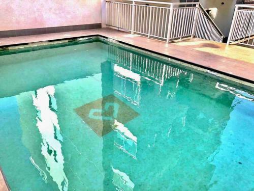 Apartamento C�ntrico Con Plaza De Garaje Y Piscina