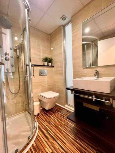Apartamento C�ntrico Con Plaza De Garaje Y Piscina