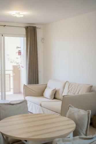 Apartamento Moncofa Beachside Retreat: Poolside Bliss