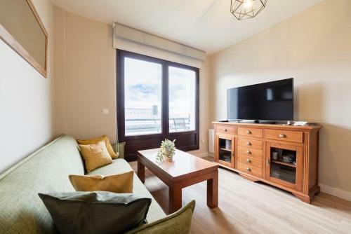 Cozy Apartment, Free Parking, Terrace & Views