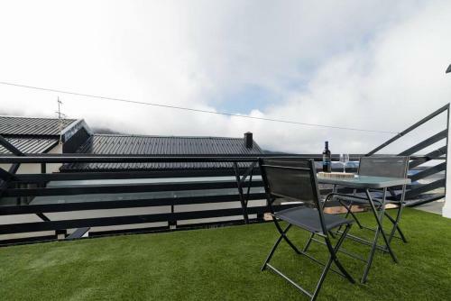 Cozy Apartment, Free Parking, Terrace & Views