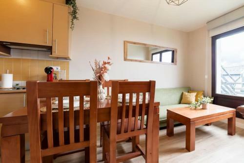 Cozy Apartment, Free Parking, Terrace & Views