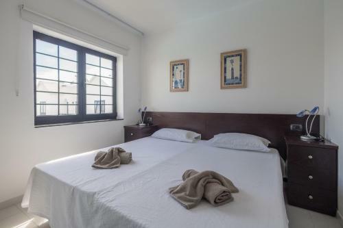3br House - Parking - Pool - 15 Min Walk To Beach