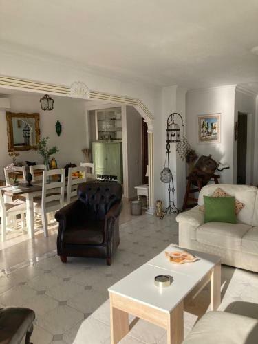 Espacioso Apartamento De Dos Dormitorios En Mijas