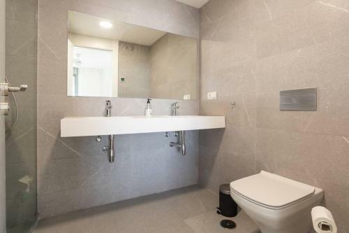 Mediterranean Apartment With Sea Views In Mijas