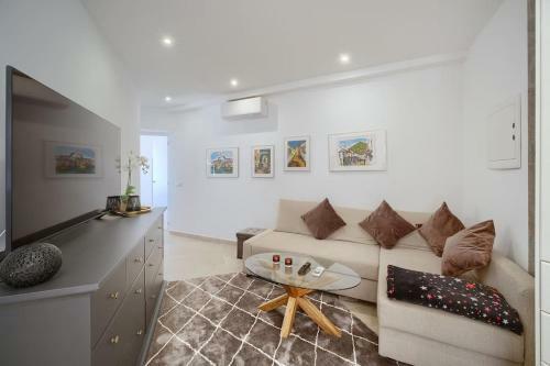Paradise Villa Near Golf With Sea Views