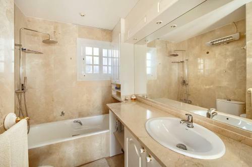 Paradise Villa Near Golf With Sea Views