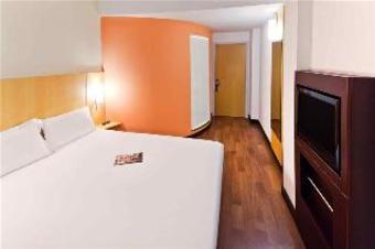 Ibis Ningbo Qianhu Plaza Hotel