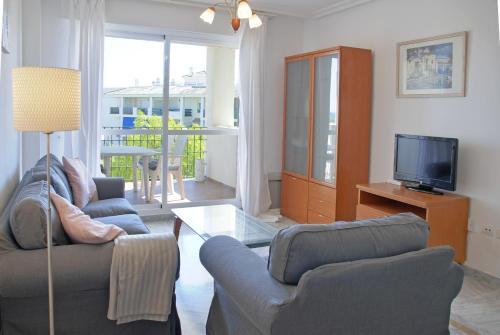 Great 2 Bedroom Apartment Near Puerto Banus