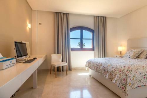 Exclusive 6 En Suite Bedroom Villa - Nag�eles