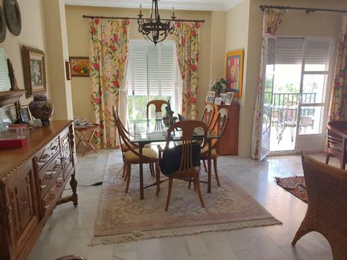 Beachfront Family Apartment In Puerto Banus