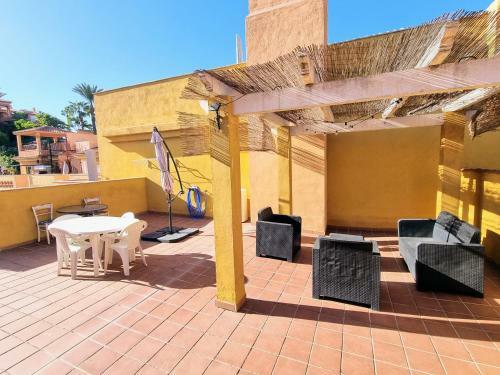 Golf & Resort Apartment In La Reserva De Marbella