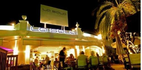 Apartamento En La Playa .piscinas Jardines Puerto Ban�s