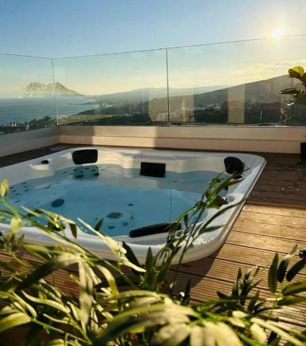 Beautiful House With Nice Jacuzzi On The Topfloor!