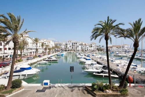 Detached Villa With Private Heated Infinity Pool Close To Port And Beach