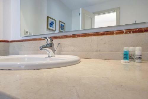 Apartamento Stunning Duplex 5 Minutes From Puerto Ban�s