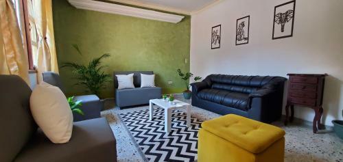 Ubicaci�n Excelente, Casa Amplia En Laureles