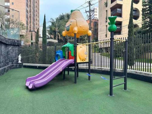 Apartamento 202 Family Haven In El Poblado: Spacious & Charming