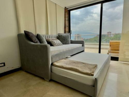 Apartamento 202 Family Haven In El Poblado: Spacious & Charming