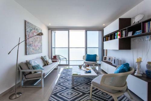 Spectacular 2 Bedroom Apt - 14th Floor Morros City