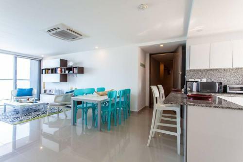 Spectacular 2 Bedroom Apt - 14th Floor Morros City