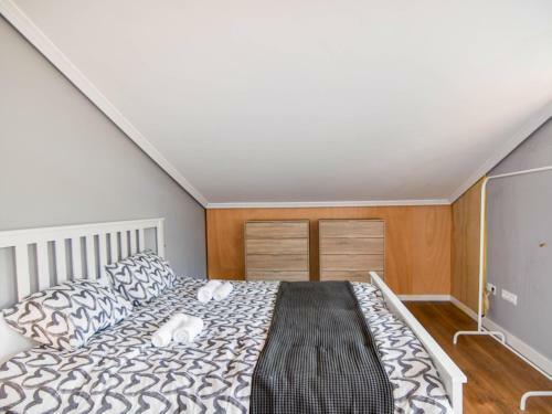 Amplia Casa Con Piscina Y Zona De Juegos