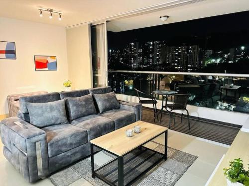 Moderno Apartamento, Mejor Ubicaci�n- Palmas