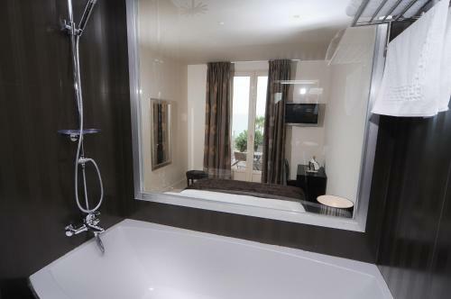 Hotel A�va