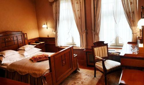 Hotel Pa?ac Czarny Las (50 Km Od Katowic)