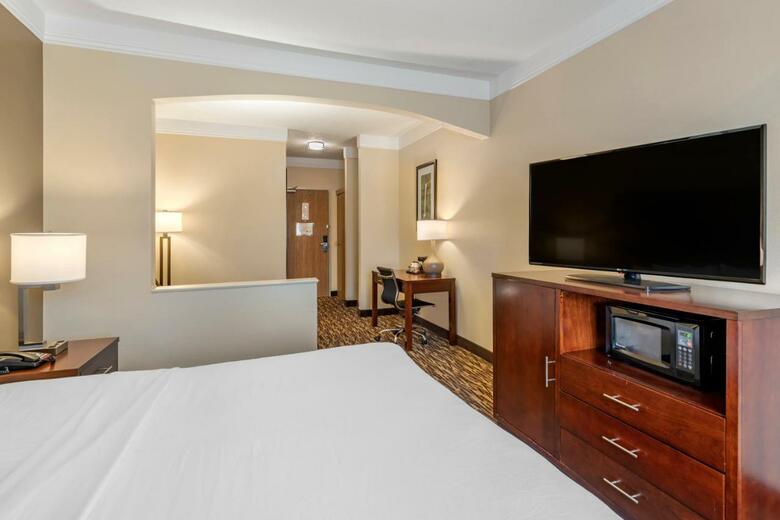 Hotel Comfort Suites Airport Salem
