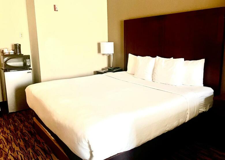 Hotel Comfort Suites Airport Salem