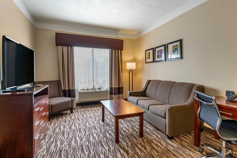 Hotel Comfort Suites Airport Salem