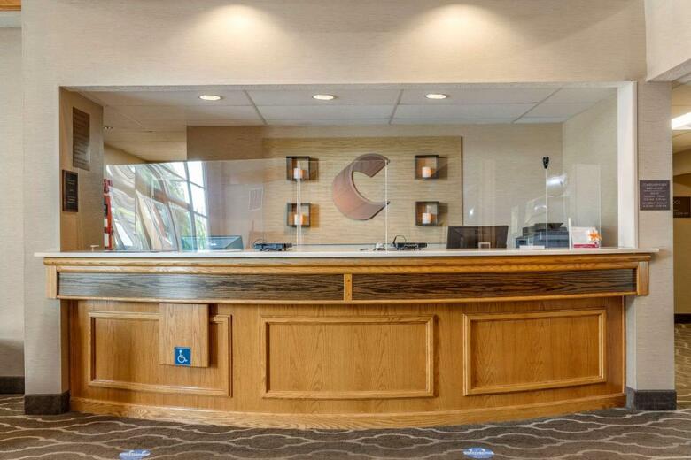 Hotel Comfort Suites Airport Salem