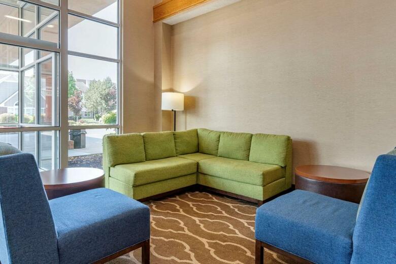 Hotel Comfort Suites Airport Salem